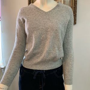 V-neck cashmere sweater